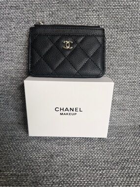 Black Quilted Card Holder Zip Wallet